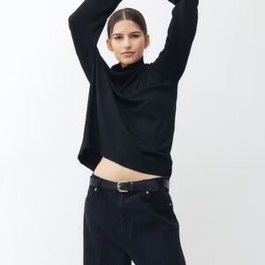 H&M Fine Knit Black Basic Casual Everyday Wear Turtleneck Lightweight Sweater